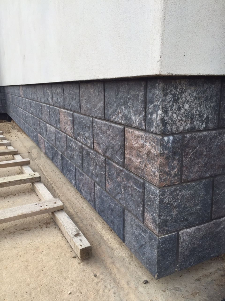 Фото клинкерной фасадной плитки Stroeher Kerabig KS18 schildpatt в частном строительстве